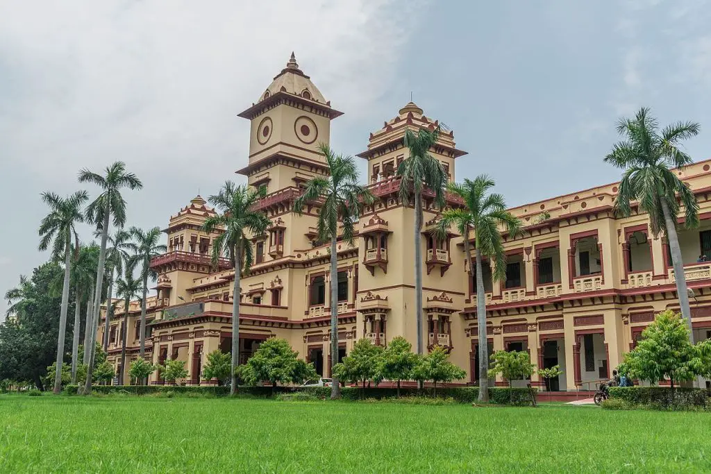 IIT-BHU Students receive around 1,000 job offers